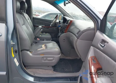 2005 Toyota Sienna Xle Limited z USA, uszkodzony, nr VIN 5TDBA22C25S042649